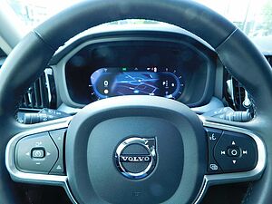 Volvo  B4 D AWD Geartronic Momentum Pro